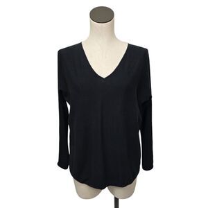 Vince Long Sleeve V Neck Contrast Trim Knit Sweater Size Small Black & White‎